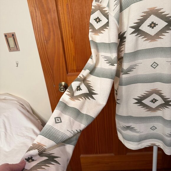 Hurley XL Southwest Designed Hoodie w Front Pocket Unisex - Worn Once - Picture 3 of 8